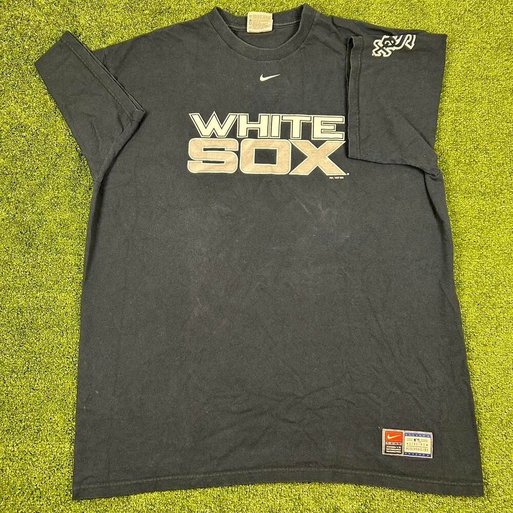 Nike Men's Navy and Black T-shirt